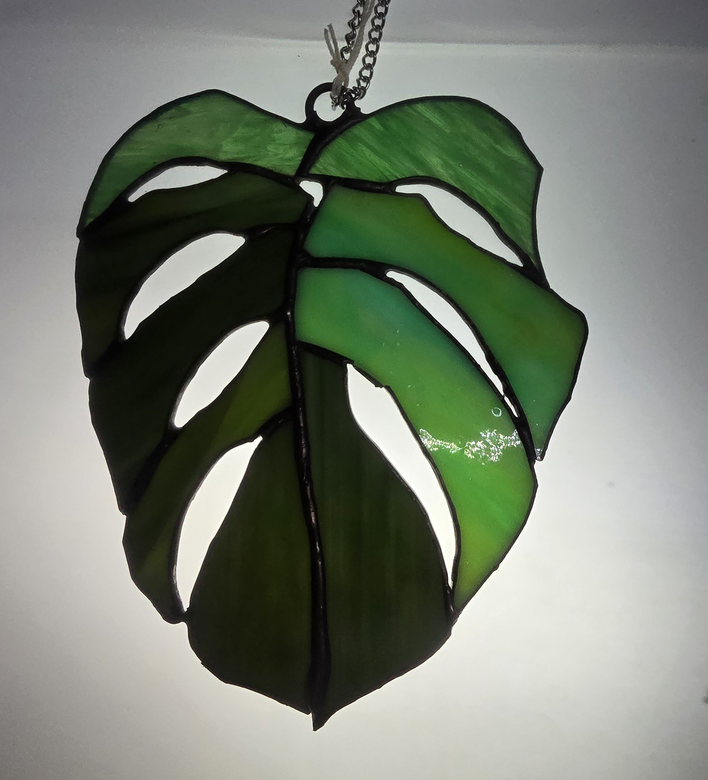 Monstera Leaf â€“ Stained Glass Suncatcher